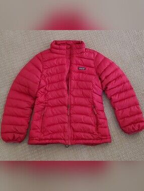Patagonia Girls' Pink down Sweater Jacket full zip front and horizontal quilting